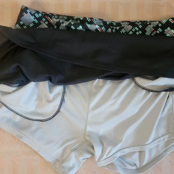 Grand Slam Tennis Skirt *built in short/pockets - Picture 5 of 6